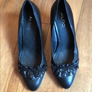 Aldo size 10 black pumps